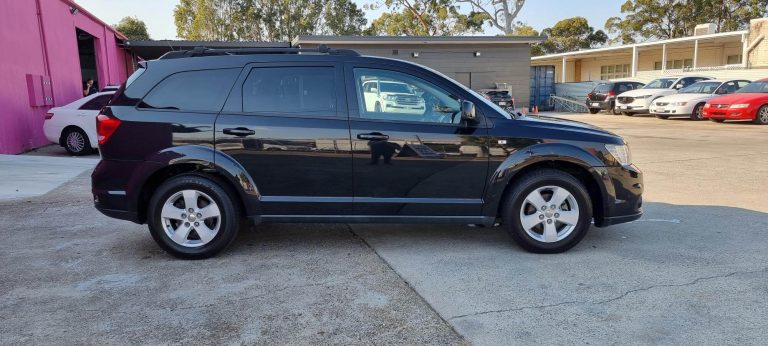 dodge-journey-sxt-2011-auto-my12-side